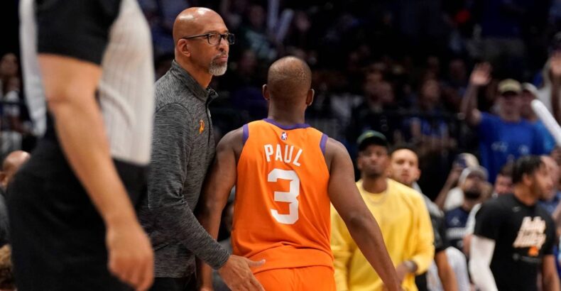 NBA harus mempertimbangkan kursi khusus keluarga di pertandingan, kata pelatih Suns, Monty Williams