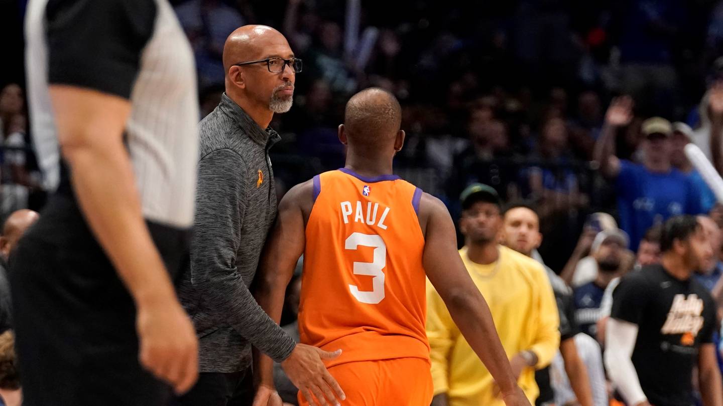 NBA harus mempertimbangkan kursi khusus keluarga di pertandingan, kata pelatih Suns, Monty Williams